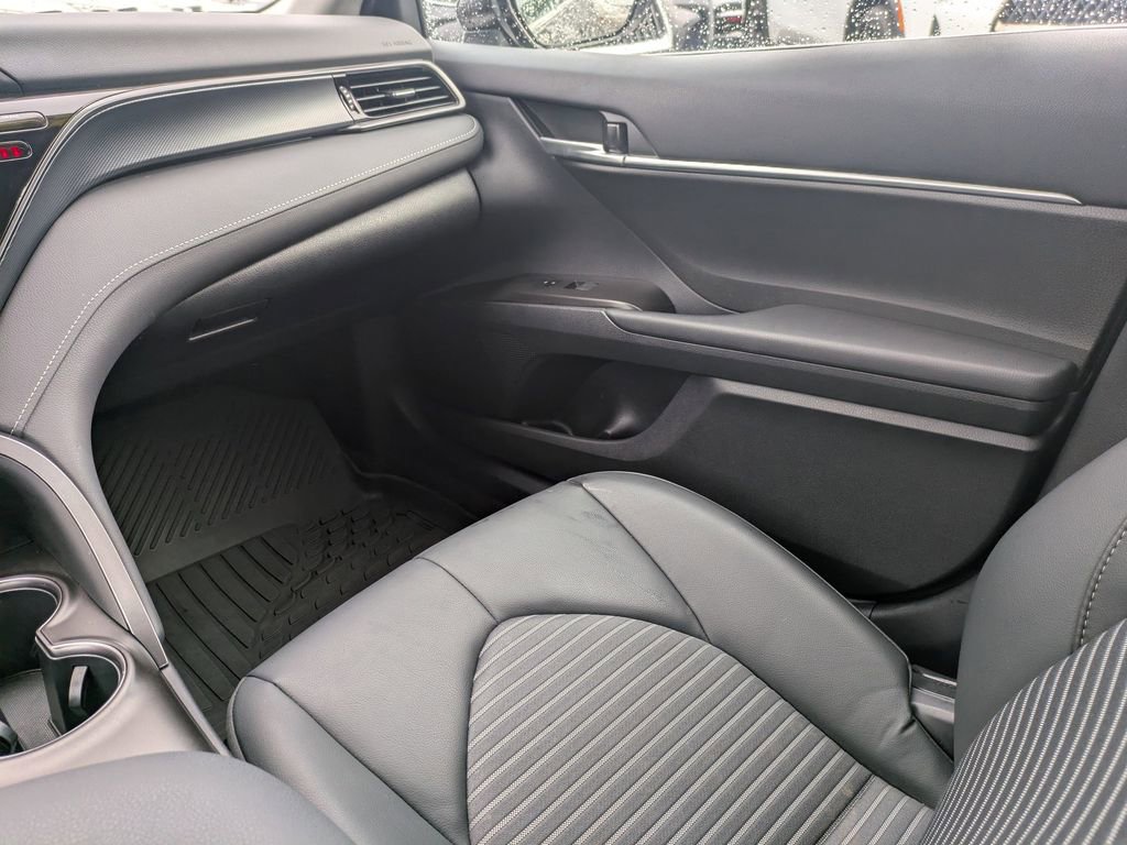 Used 2024 Toyota Camry SE image 16
