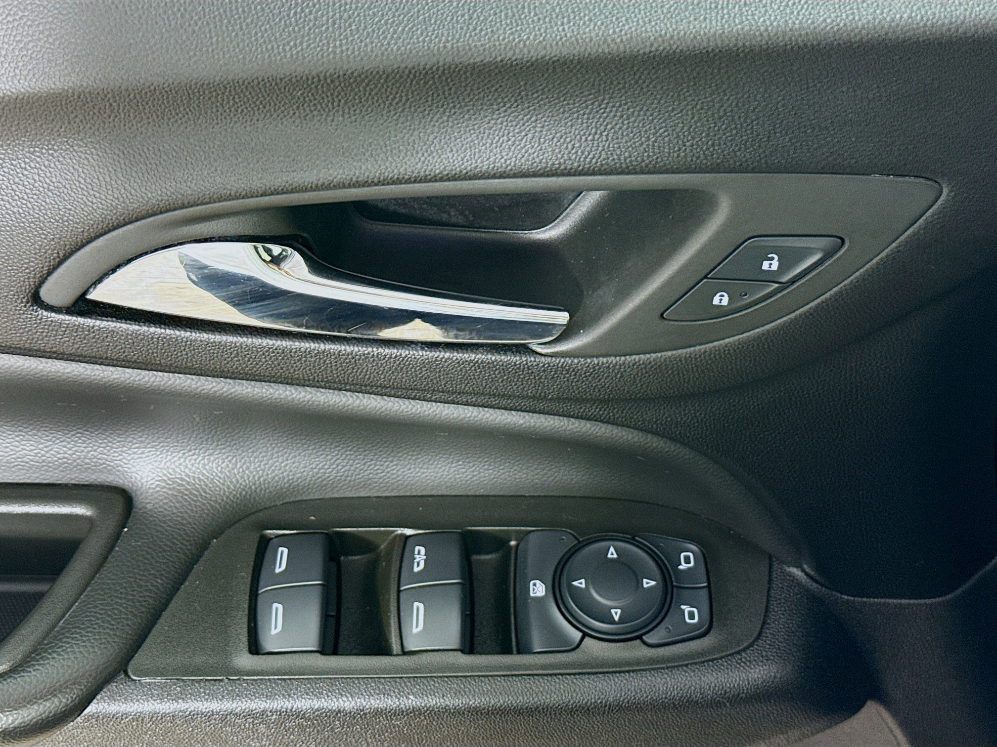 Used 2024 Chevrolet Equinox LT image 20