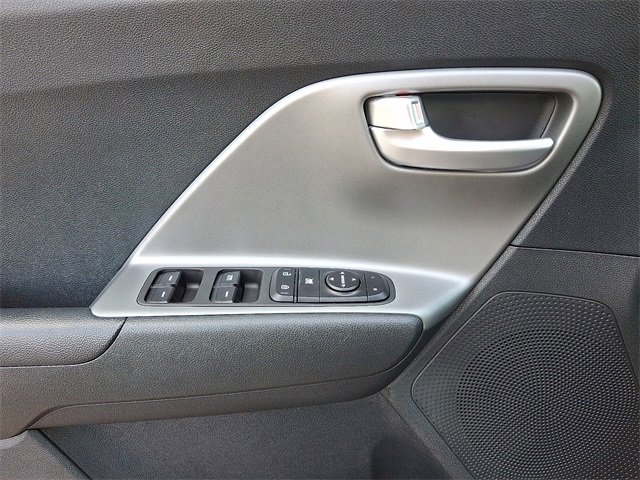 Used 2022 Kia Niro LX image 13