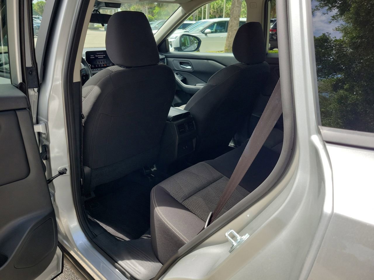 Used 2025 Nissan Rogue SV AWD/4WD image 10
