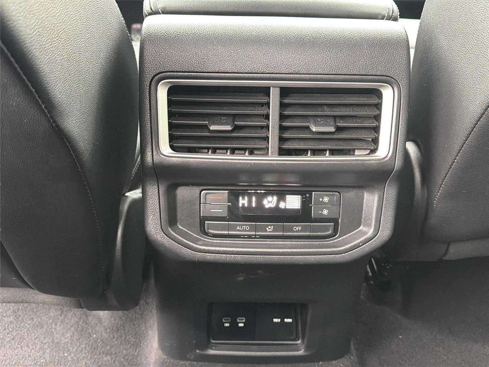 Used 2025 Volkswagen Atlas SE AWD/4WD image 31