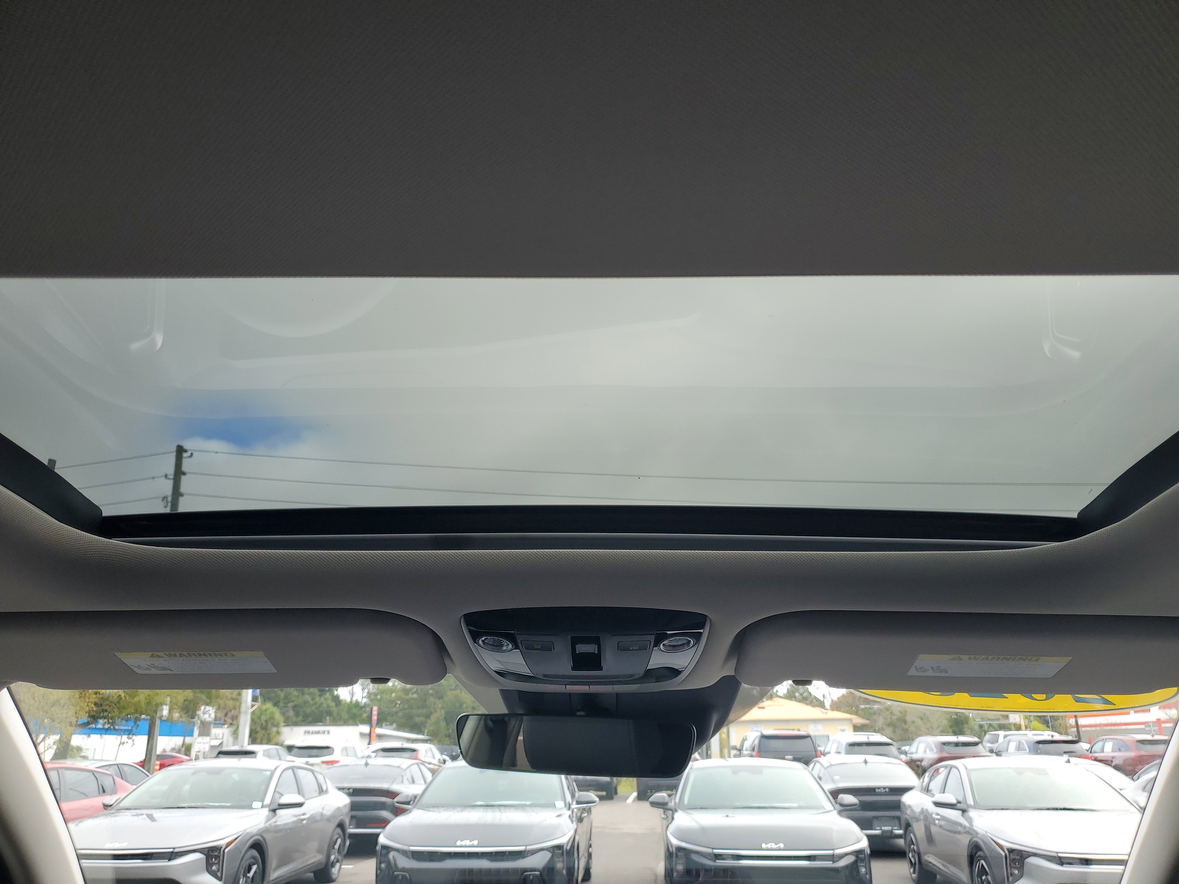 Certified 2025 Kia Sorento EX w/ Panoramic Sunroof Package image 20