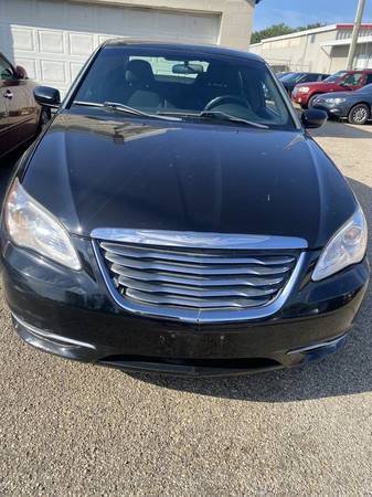 Used 2012 Chrysler 200 Touring FWD image 2