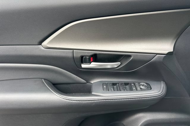 Certified 2025 Toyota Grand Highlander AWD image 14