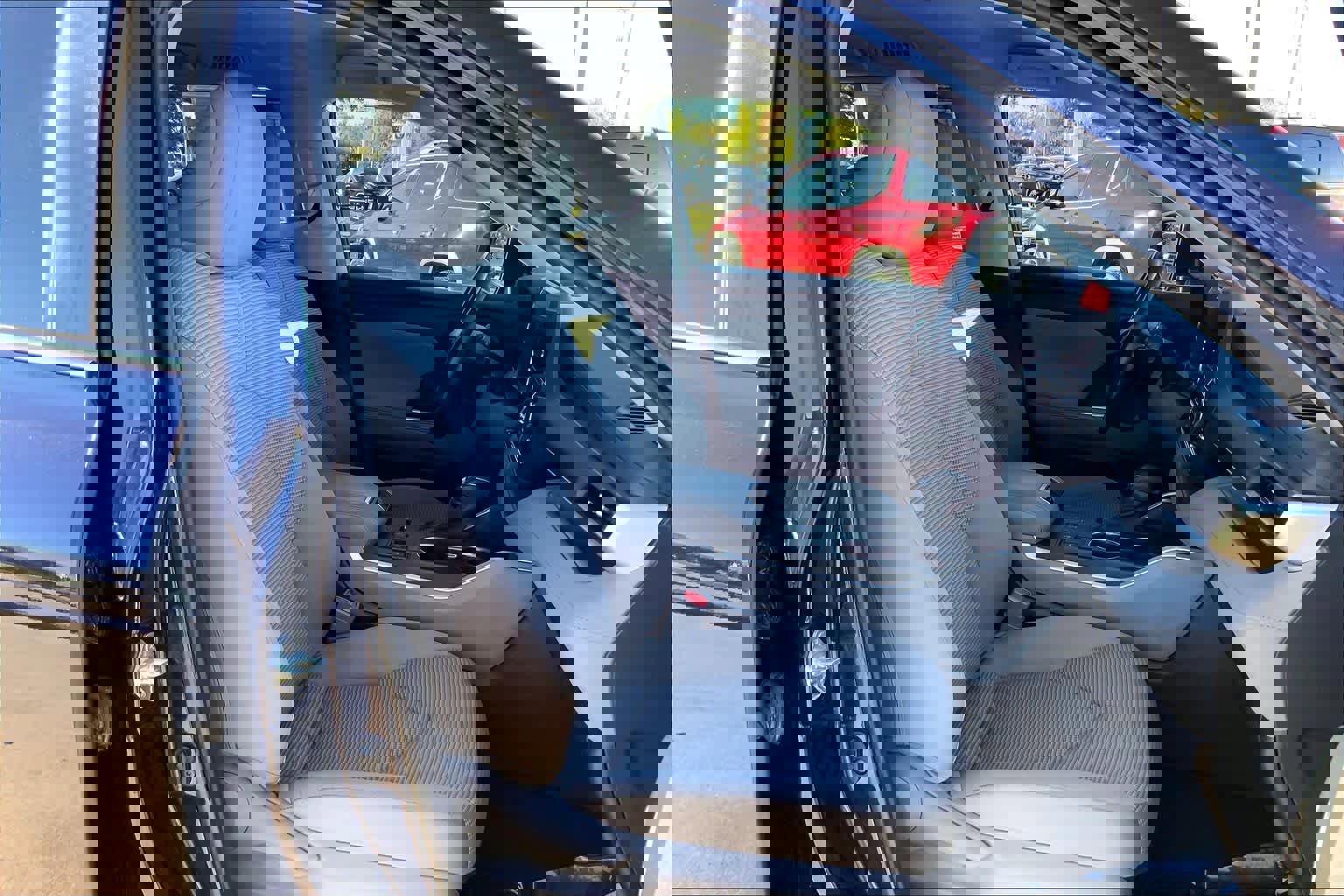 Used 2023 Toyota Highlander LE image 8