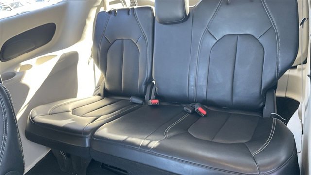 Used 2024 Chrysler Pacifica Touring-L image 22