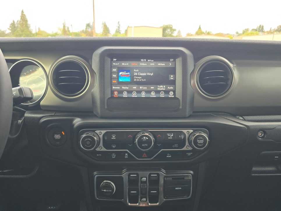 Used 2023 Jeep Gladiator Sport image 12