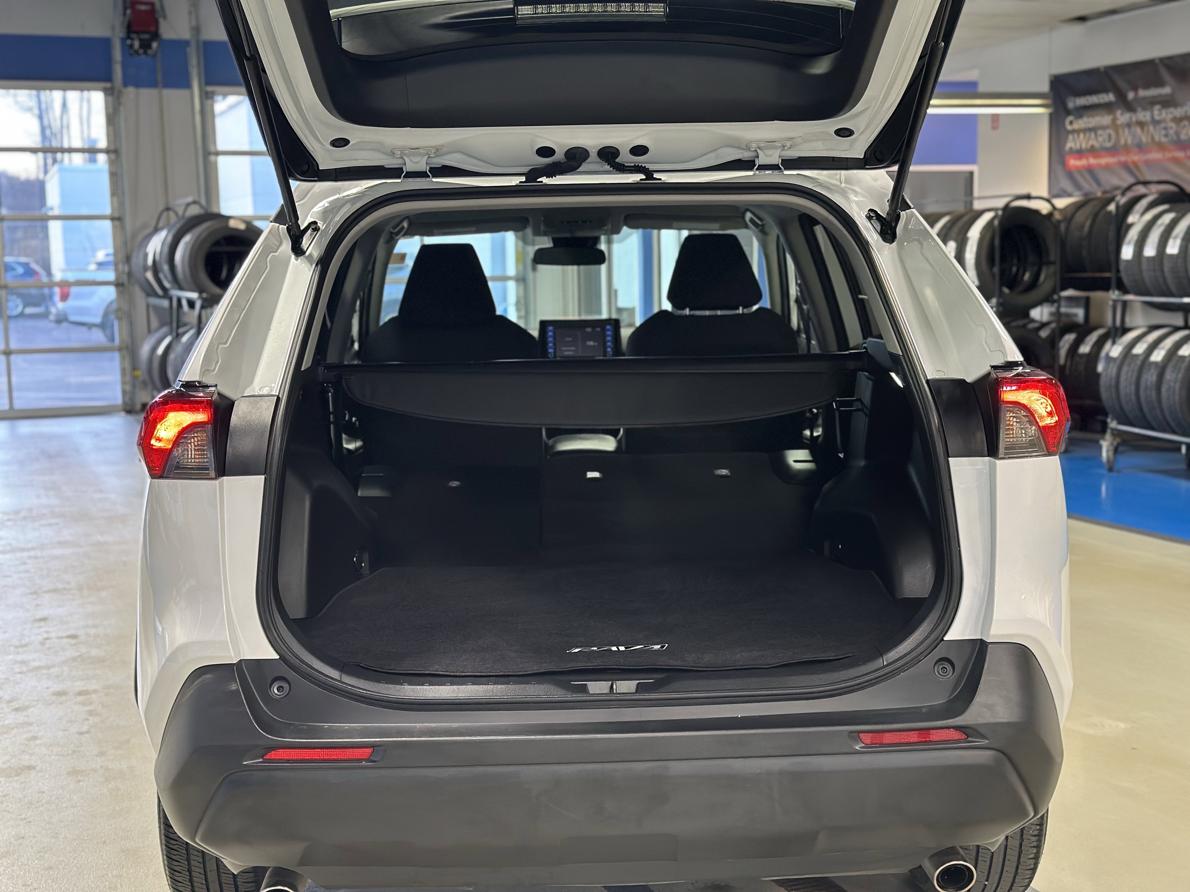 Used 2022 Toyota RAV4 LE w/ Carpet Mat Package (TMS) image 6