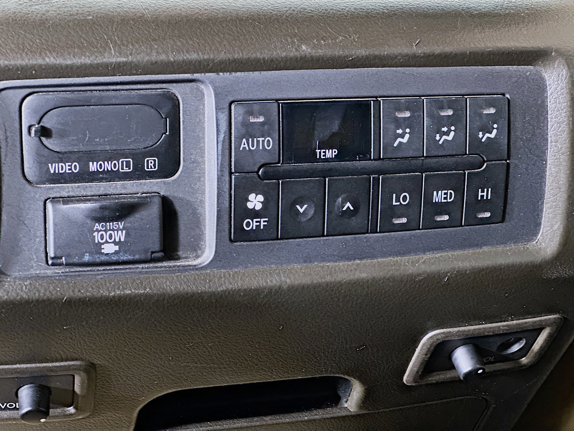 Used 2011 Toyota Sequoia Platinum image 28