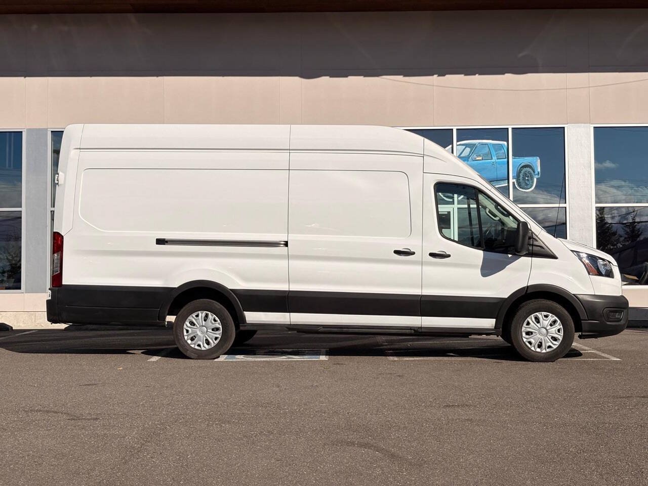 Used 2023 Ford E-Transit 148 High Roof Extended w/ Load Area Protection Package RWD image 3