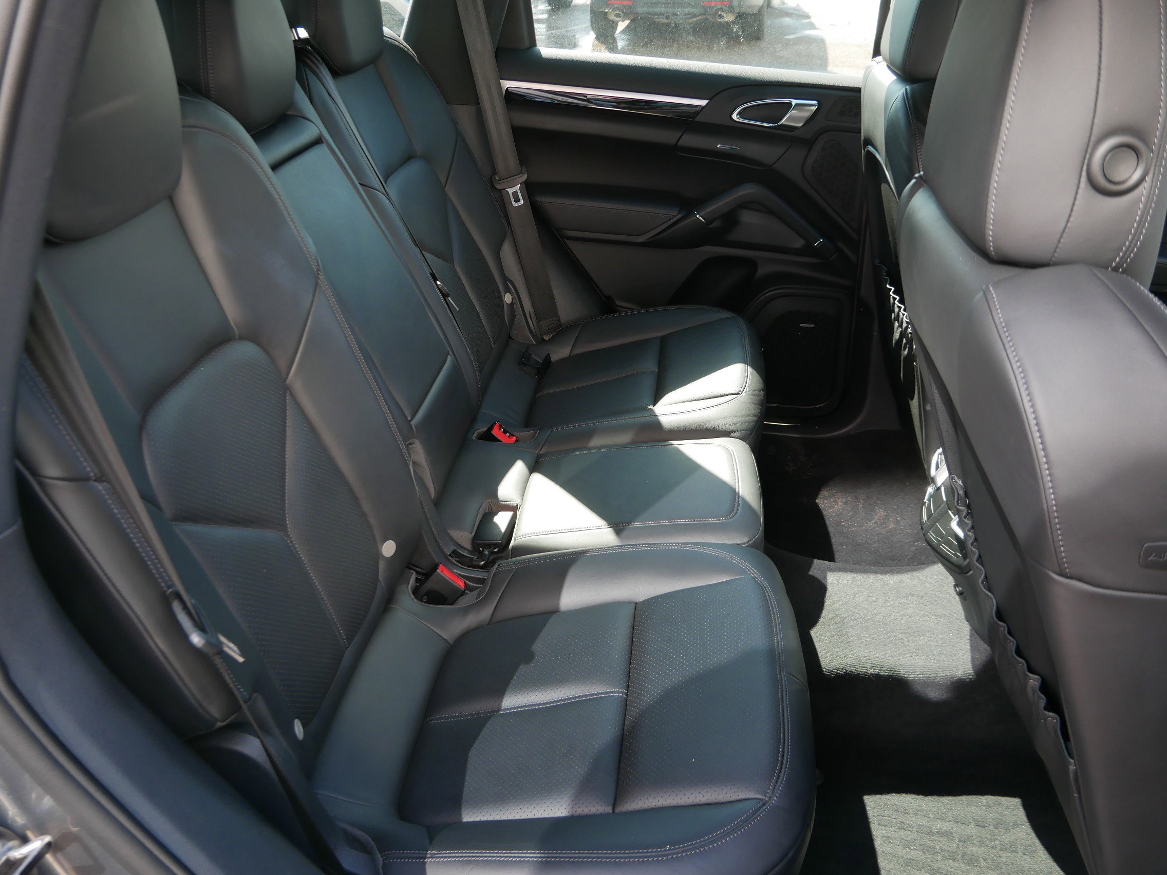 Used 2011 Porsche Cayenne S image 24