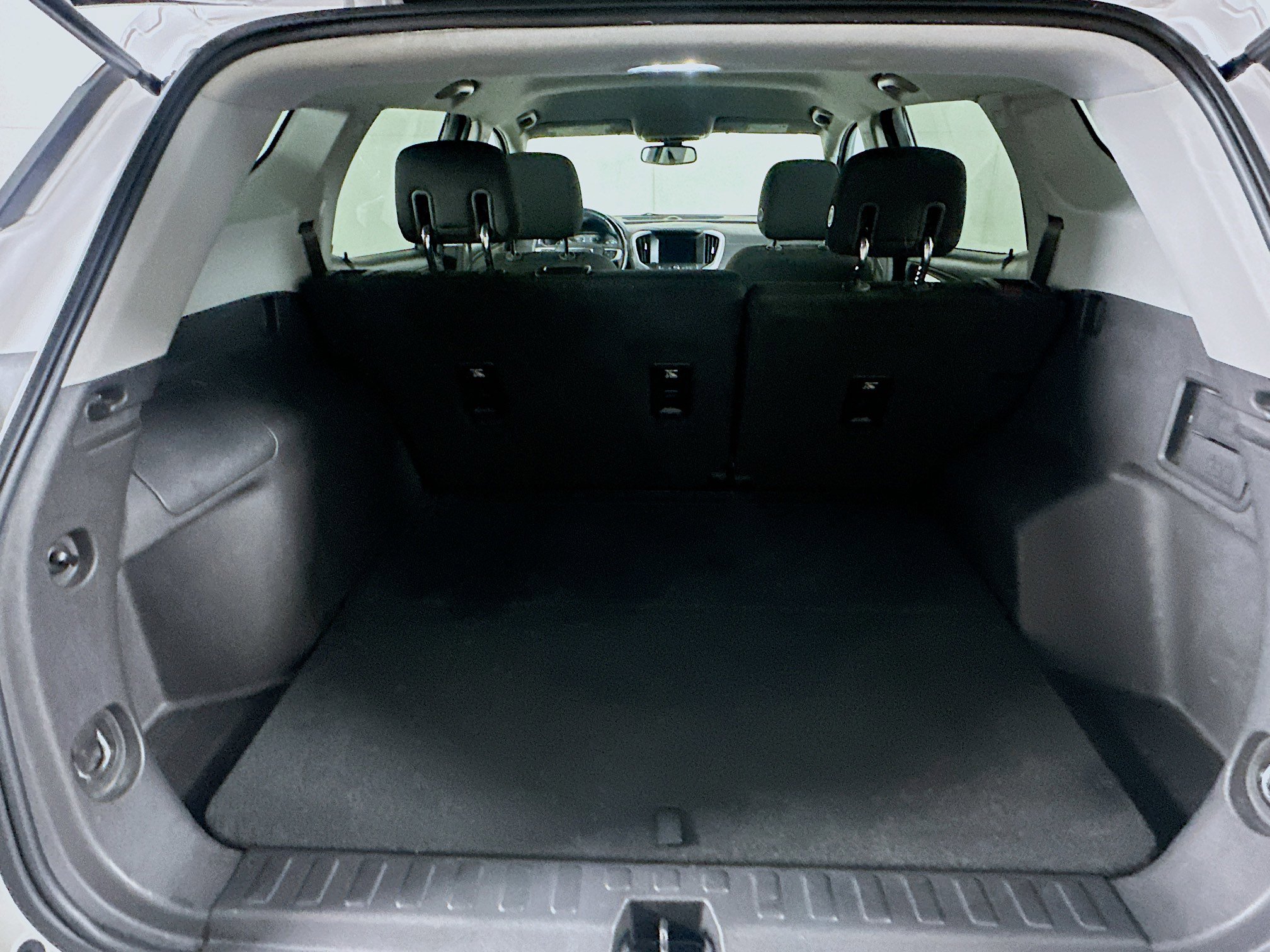 Used 2018 GMC Terrain SLE image 26