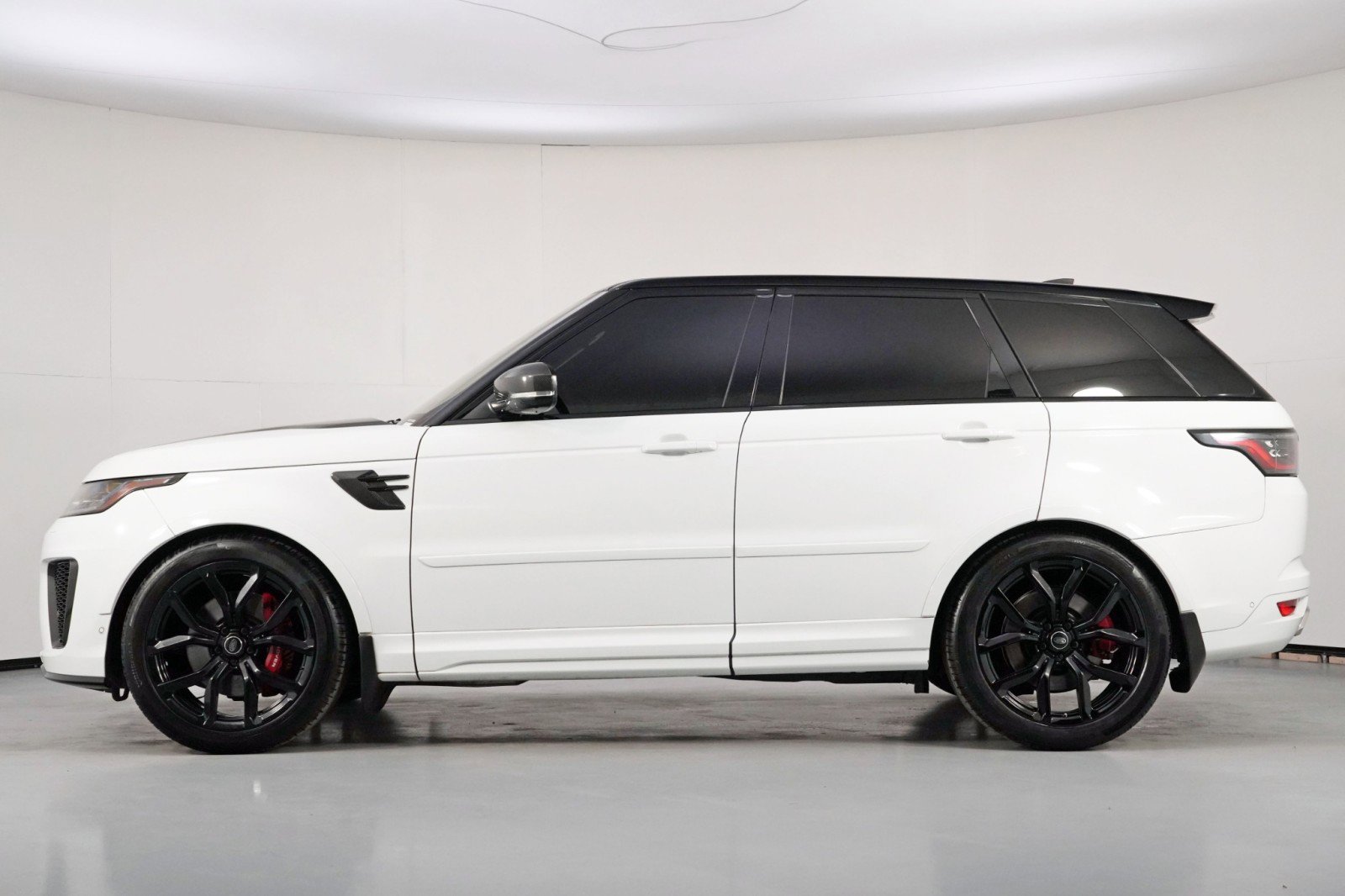 Used 2019 Land Rover Range Rover Sport SVR image 9