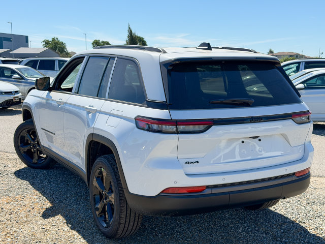 New 2026 Jeep Grand Cherokee Limited w/ Limited Altitude Package AWD/4WD image 9