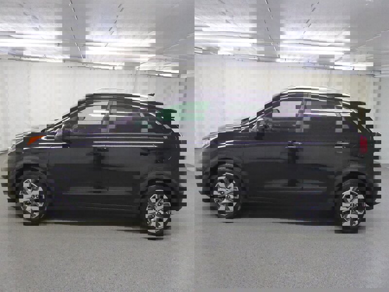 Used 2017 Kia Niro LX image 4