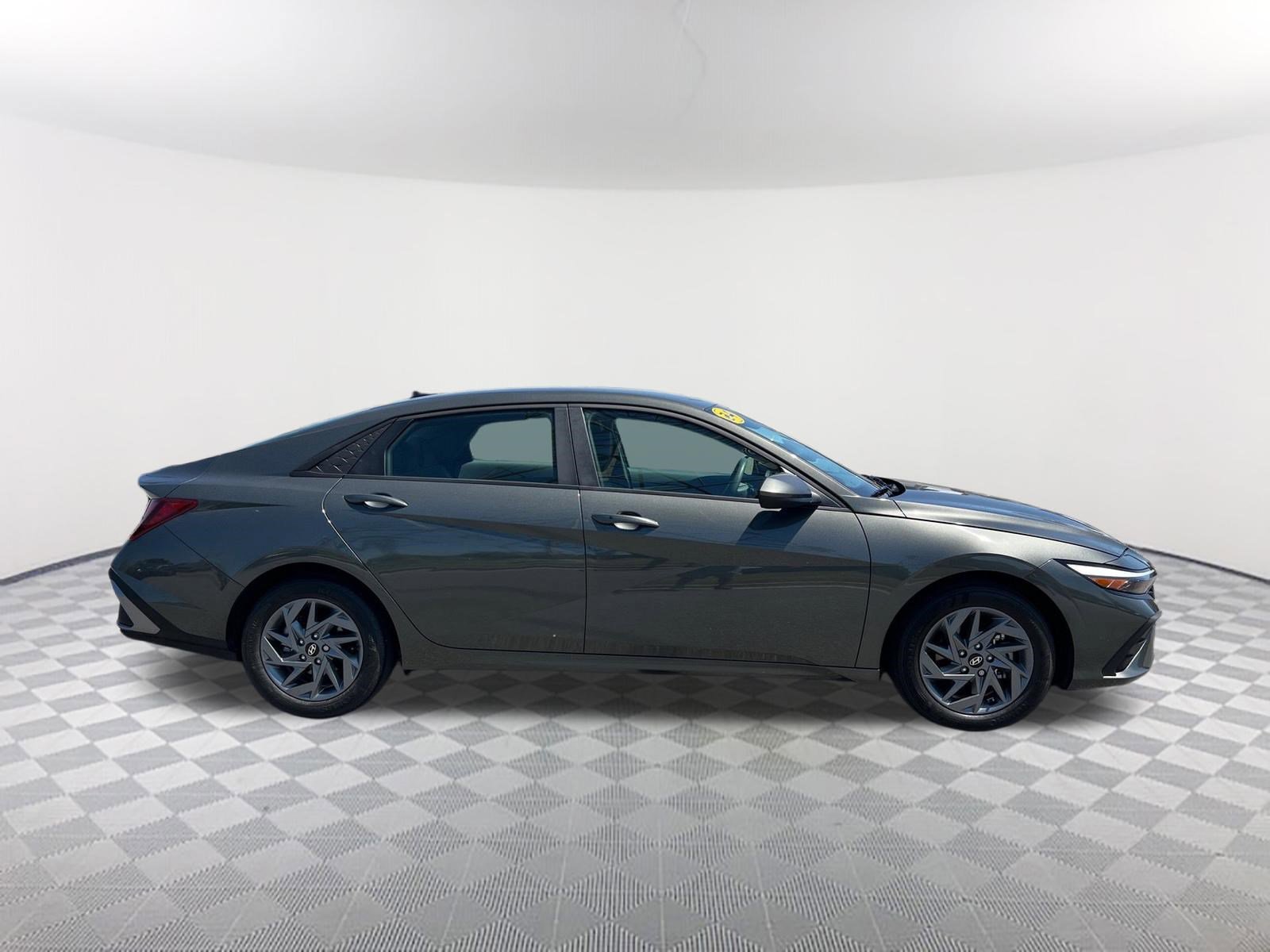 Used 2024 Hyundai Elantra SEL FWD image 6