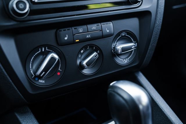 Used 2017 Volkswagen Jetta SE image 16