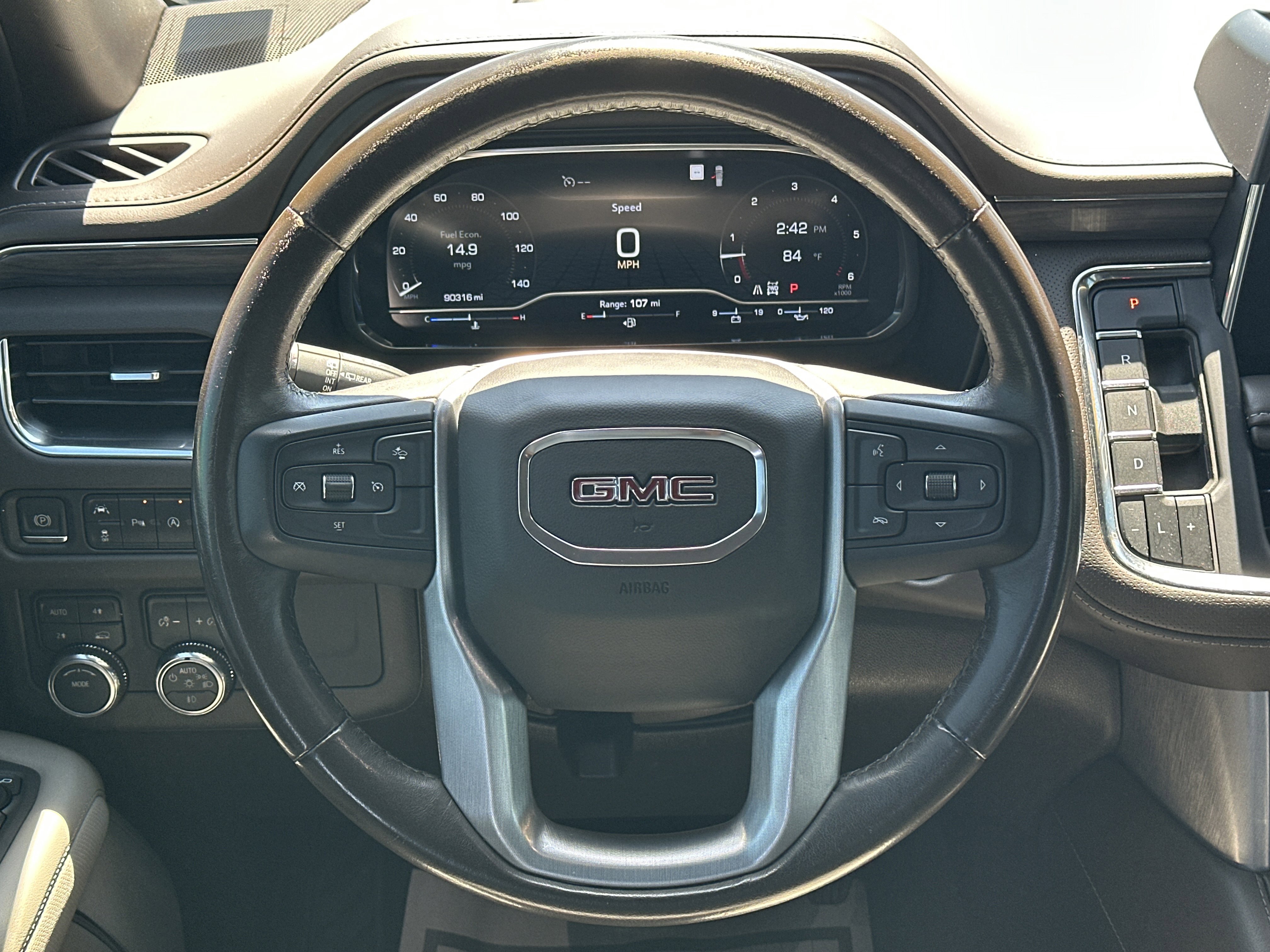 Used 2023 GMC Yukon XL SLT AWD/4WD image 25