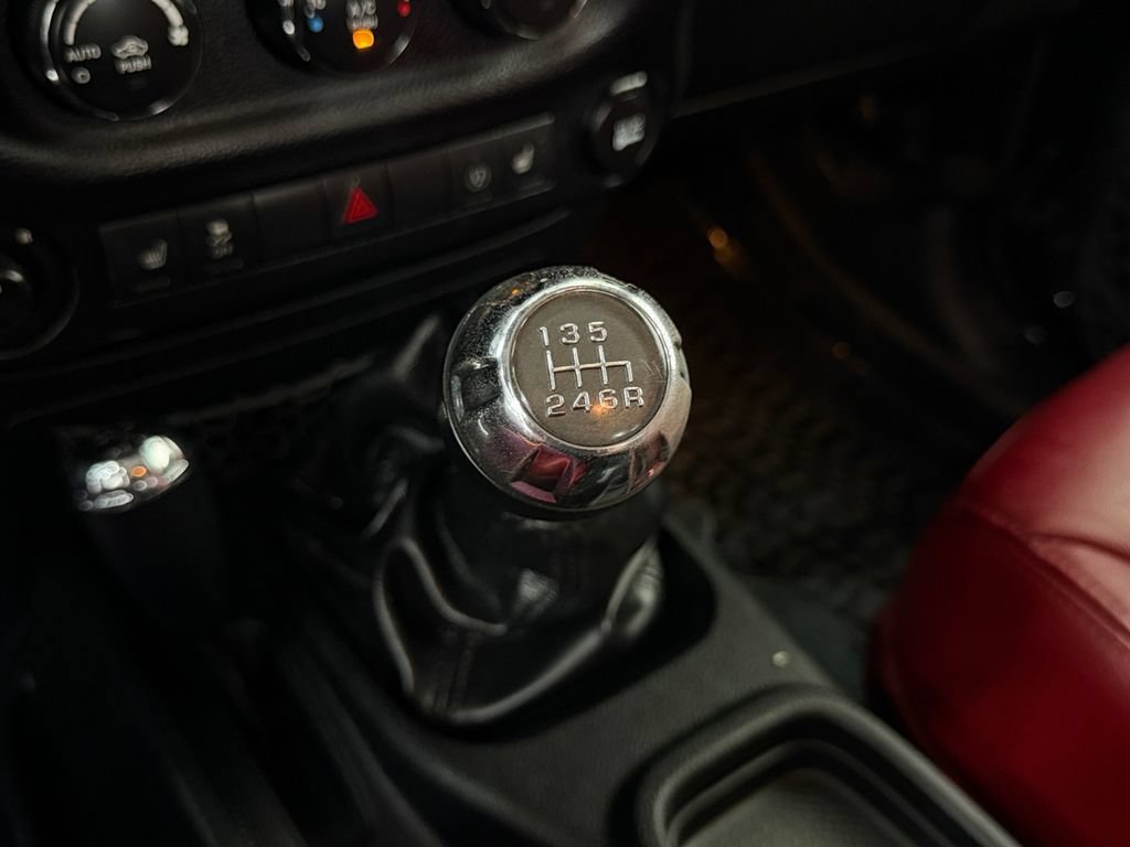 Used 2013 Jeep Wrangler Rubicon AWD/4WD image 15