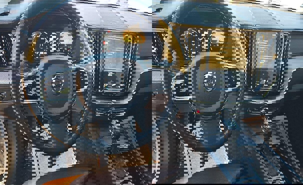 Used 2019 Volvo XC60 T5 Inscription w/ Protection Package Premier image 8