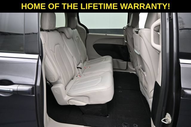 Used 2018 Chrysler Pacifica Touring-L Plus FWD image 47