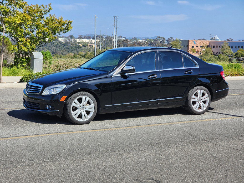 Used 2009 Mercedes-Benz C 300 Sedan image 2