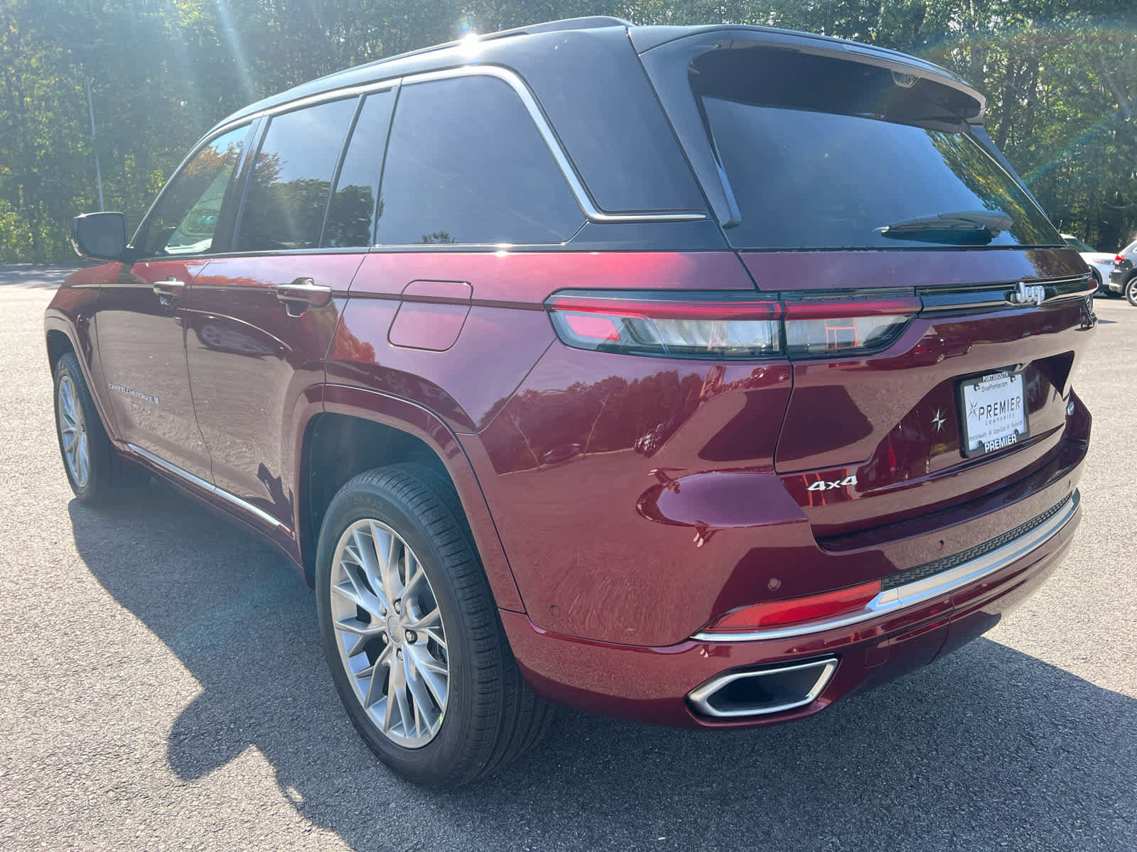 New 2025 Jeep Grand Cherokee Summit image 6