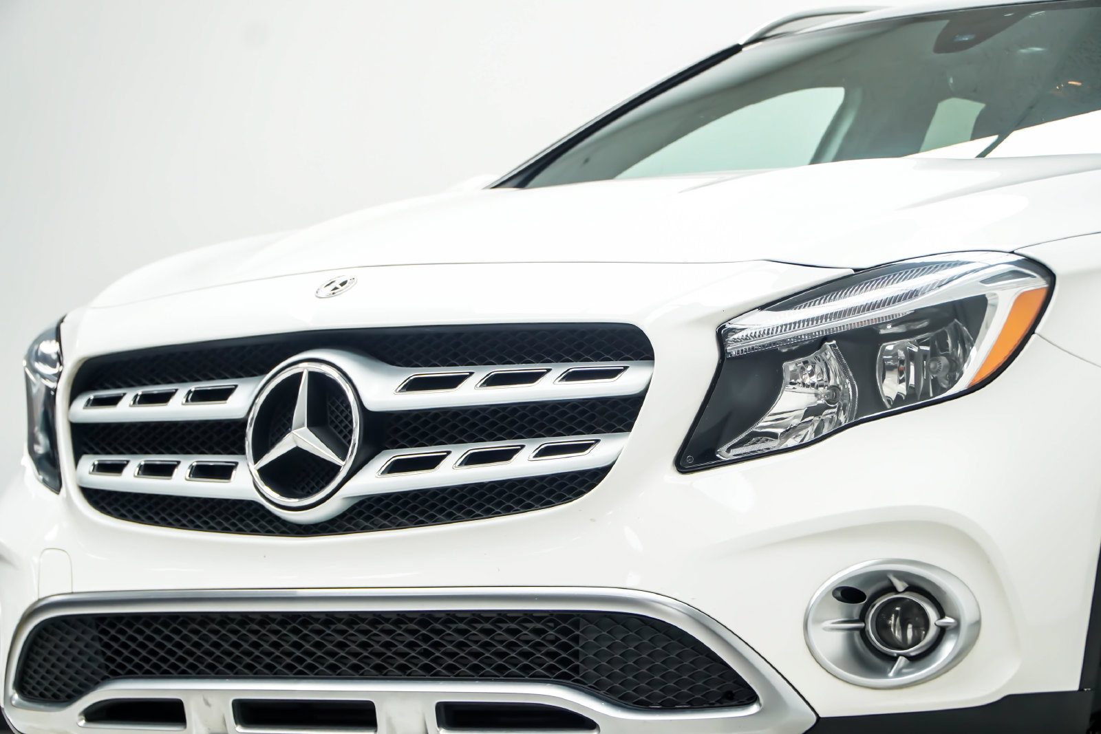 Used 2018 Mercedes-Benz GLA 250 4MATIC image 2