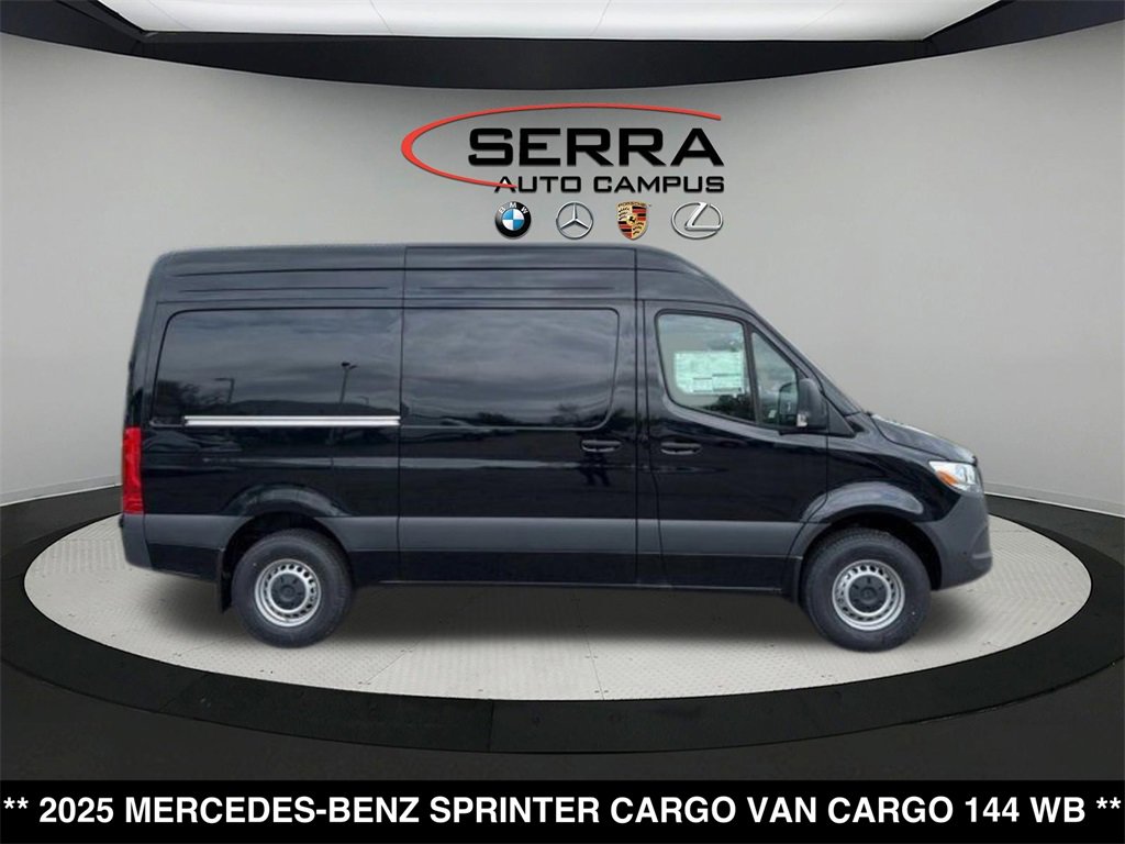 Used 2025 Mercedes-Benz Sprinter 2500 image 3
