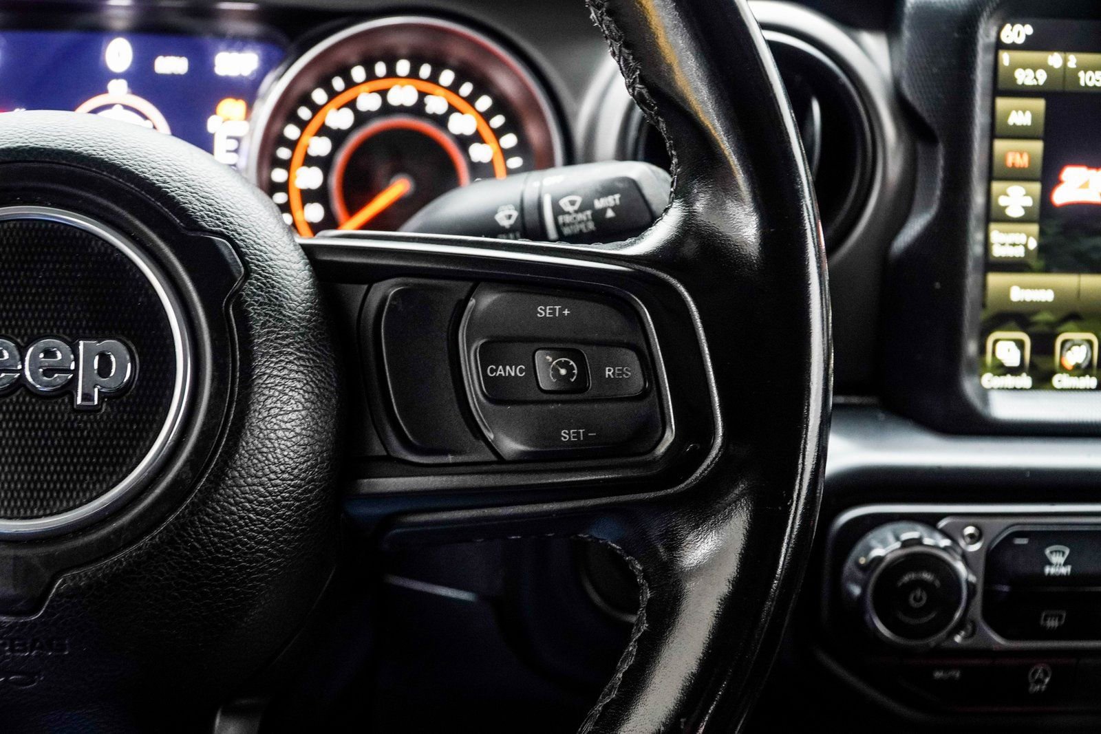 Used 2022 Jeep Gladiator Willys AWD/4WD image 29