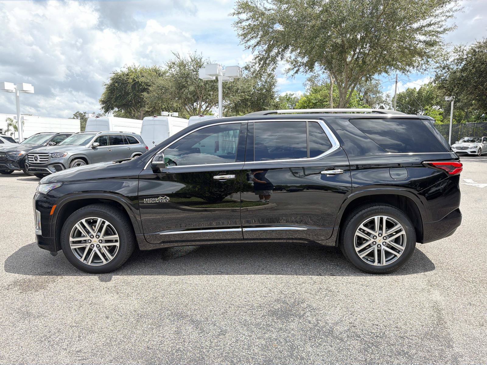 Used 2023 Chevrolet Traverse High Country w/ LPO, Floor Liner Package FWD image 6