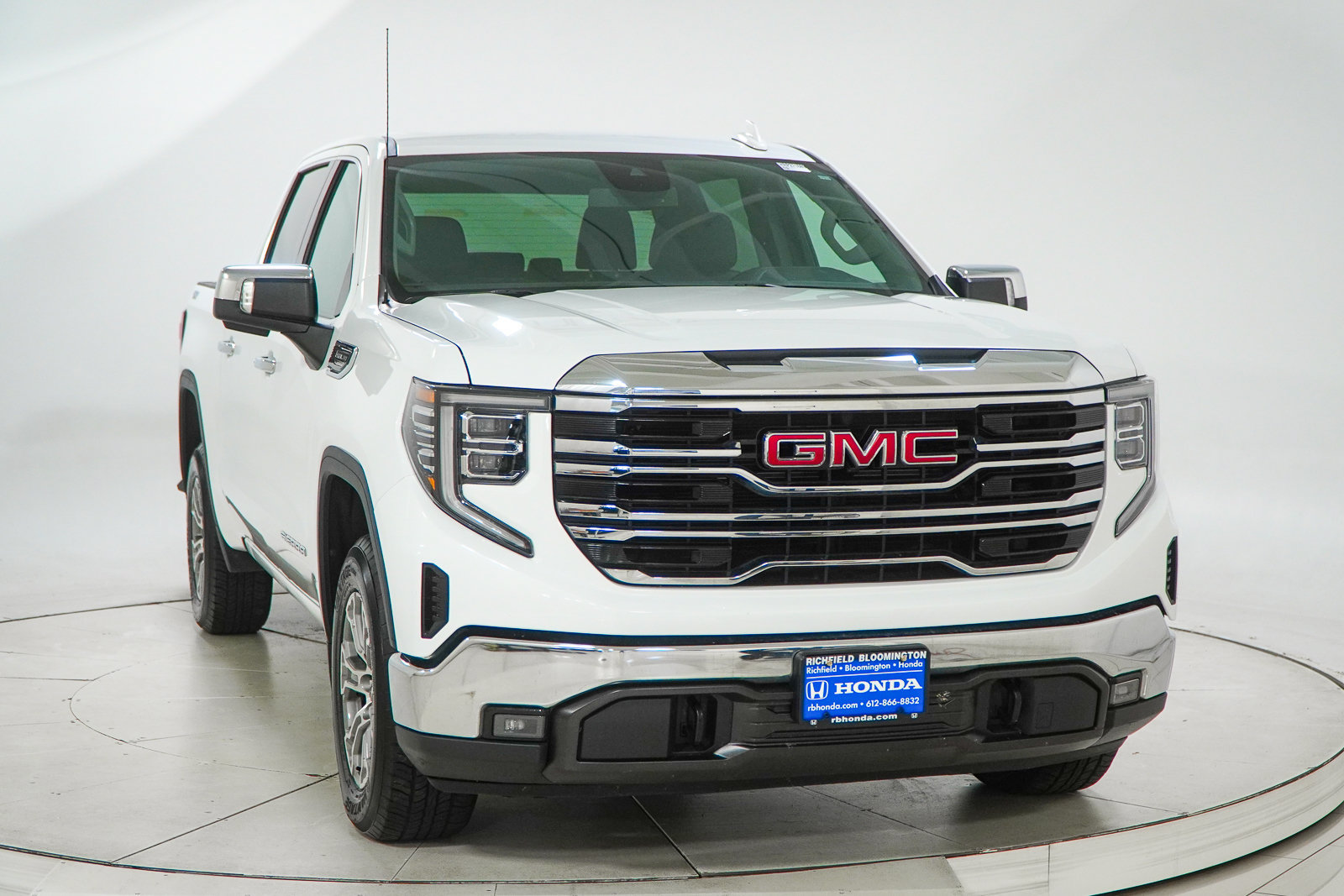 Used 2024 GMC Sierra 1500 SLT AWD/4WD image 14
