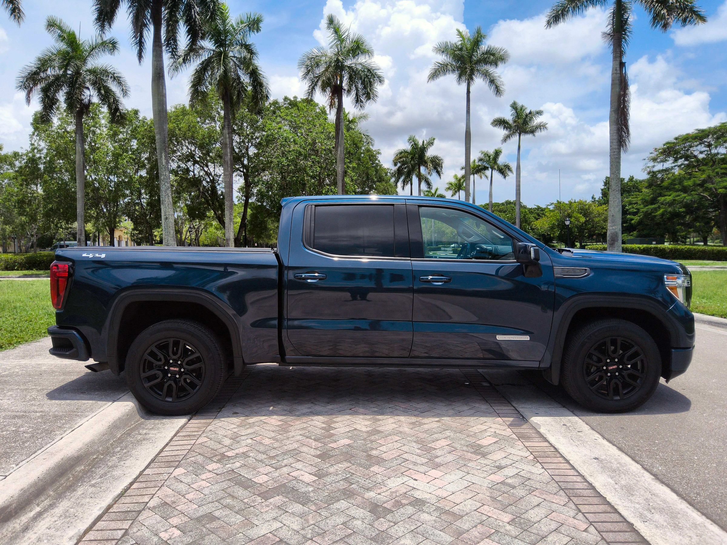 Used 2021 GMC Sierra 1500 Elevation w/ Preferred Package AWD/4WD image 16