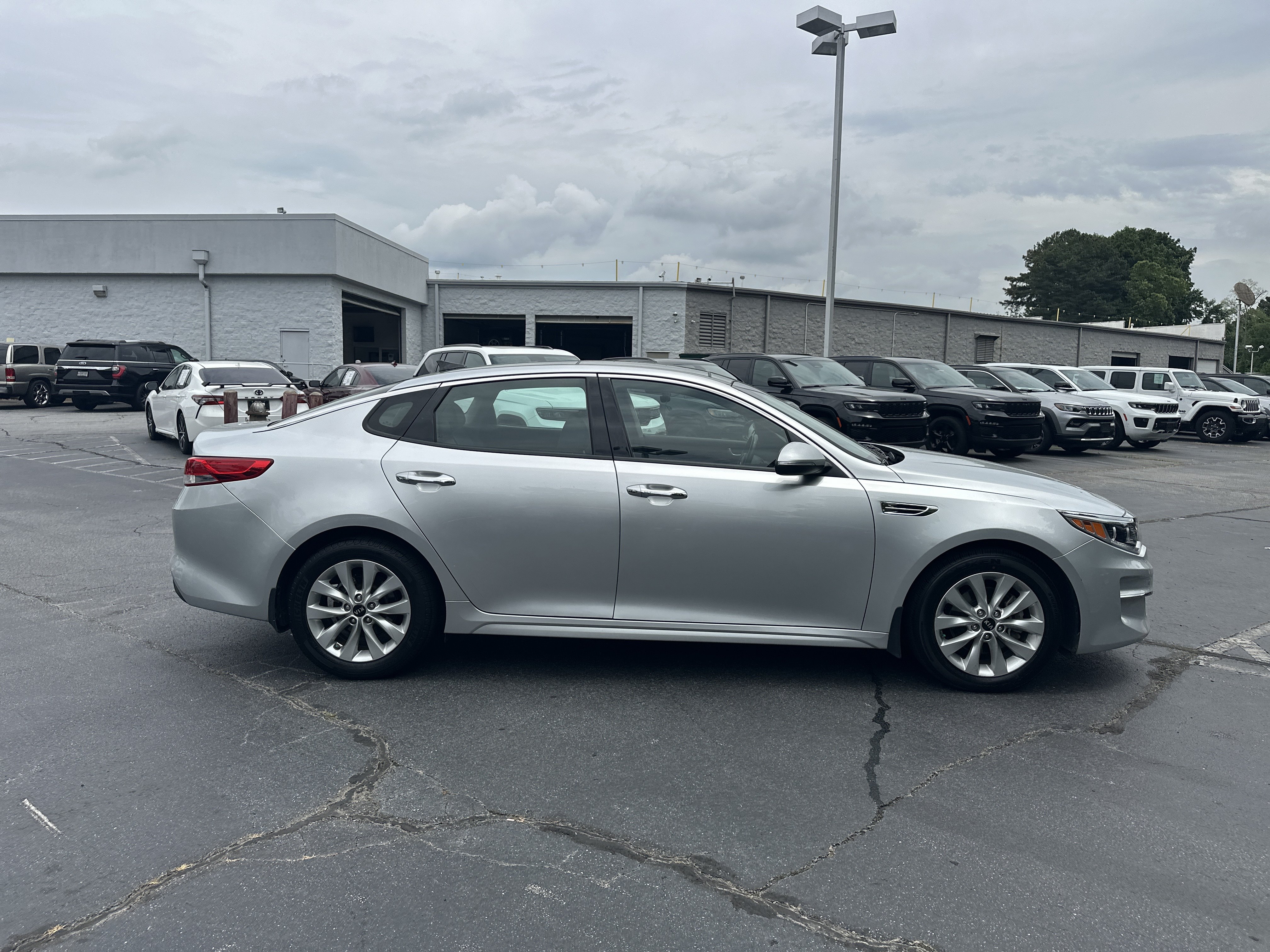 Used 2016 Kia Optima EX w/ Option Group 040 FWD image 10