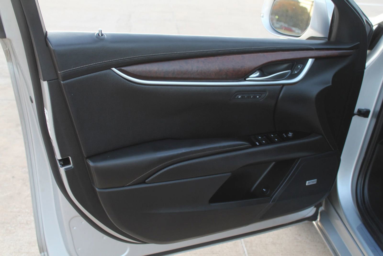 Used 2019 Cadillac XTS Luxury image 17