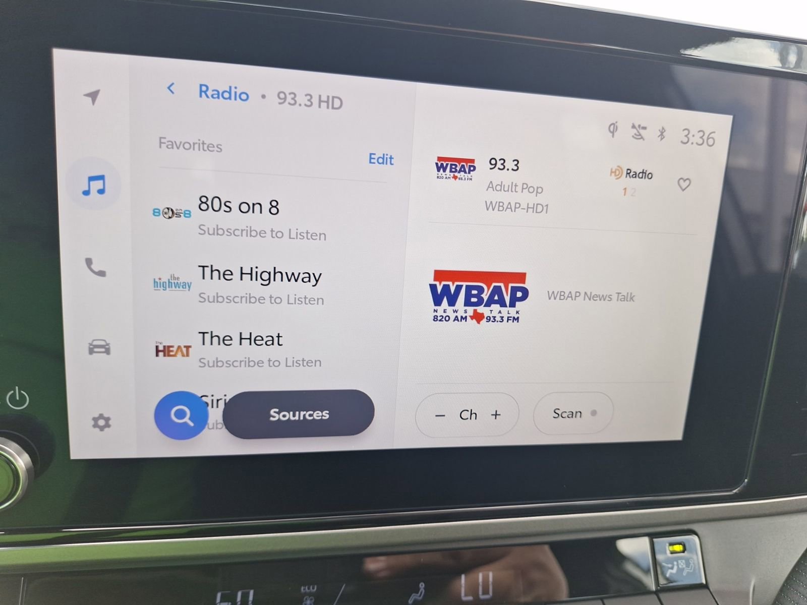 Used 2025 Toyota Camry SE w/ Convenience Package image 24