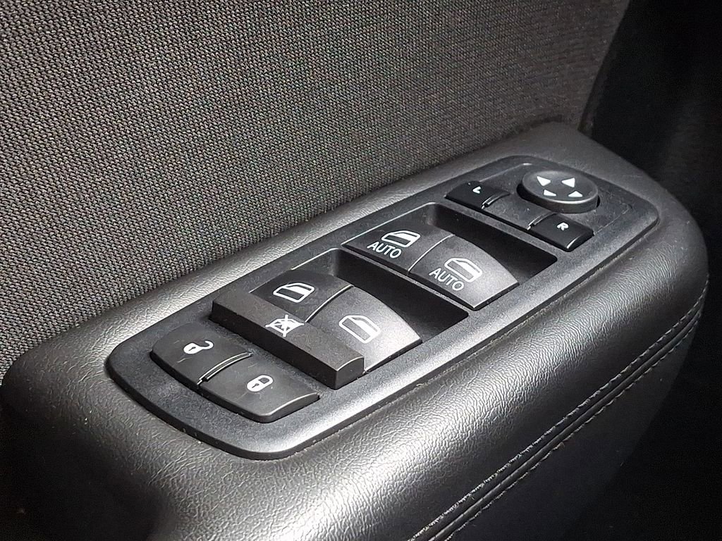 Used 2015 Chrysler 200 Limited w/ Convenience Group image 24