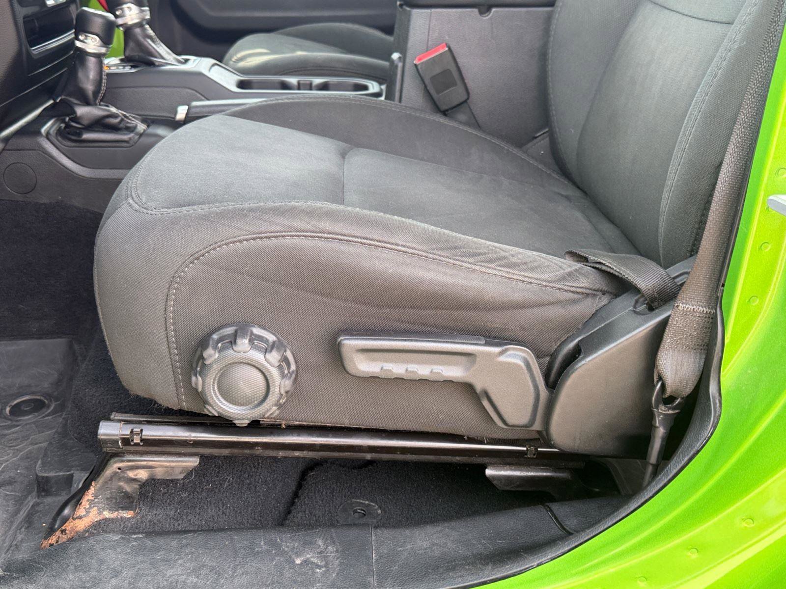 Used 2018 Jeep Wrangler Unlimited Sahara w/ Dual Top Group image 36