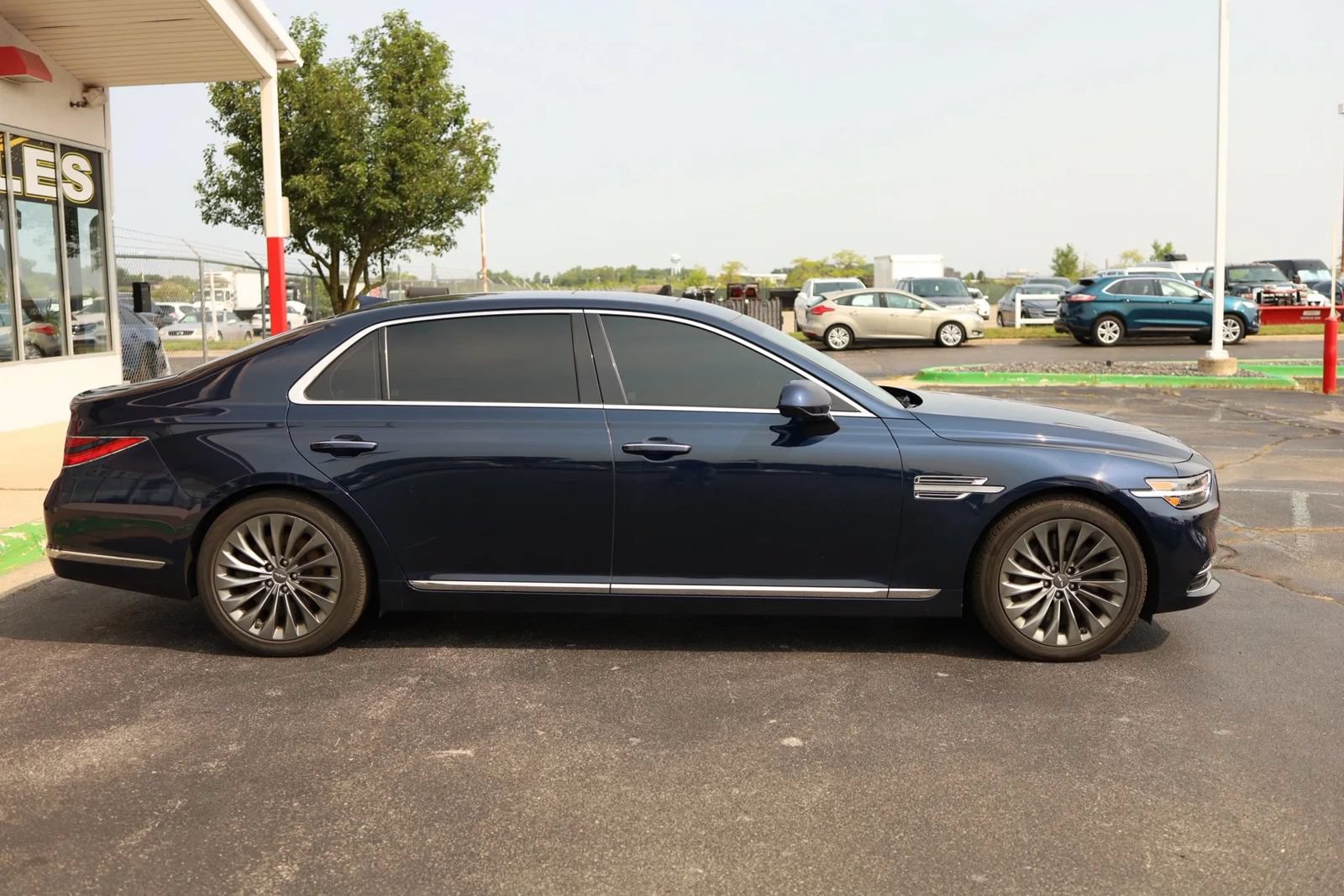 Used 2020 Genesis G90 3.3T Premium RWD image 4