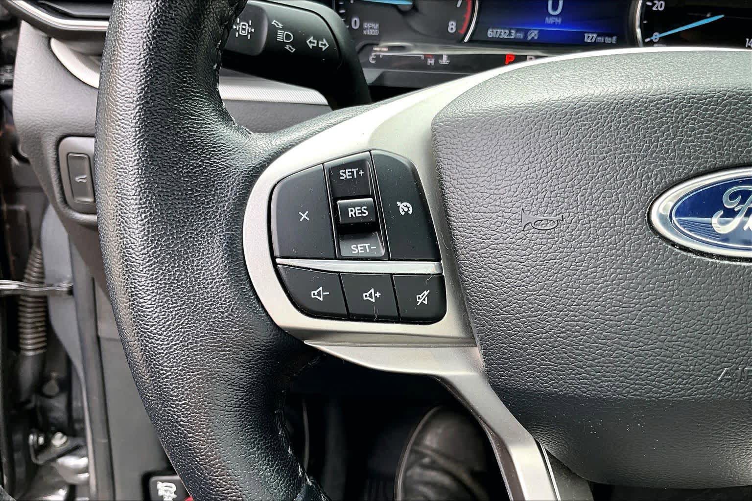 Used 2022 Ford Explorer XLT w/ Equipment Group 202A AWD/4WD image 23