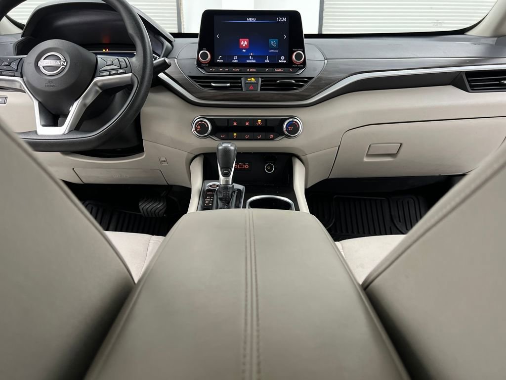 Used 2024 Nissan Altima 2.5 SV image 32