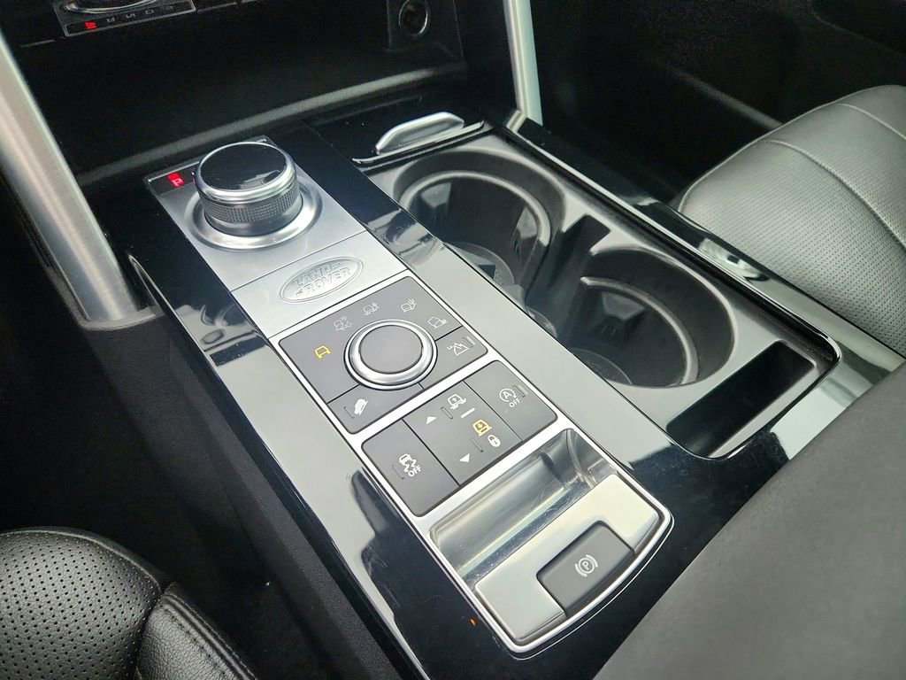 Used 2020 Land Rover Discovery HSE image 16