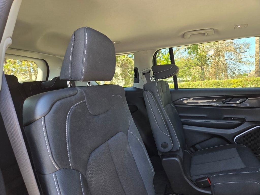 Used 2021 Jeep Grand Cherokee L Laredo w/ Luxury Tech Group I image 14