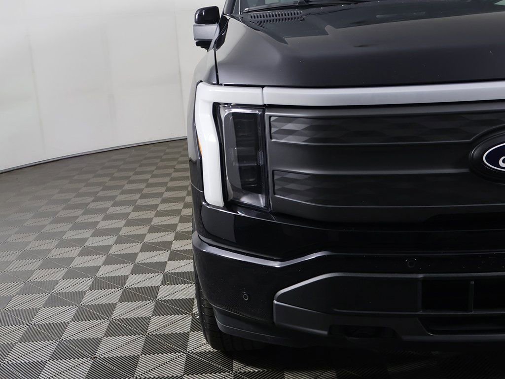 Used 2025 Ford F150 Lightning Lariat image 16