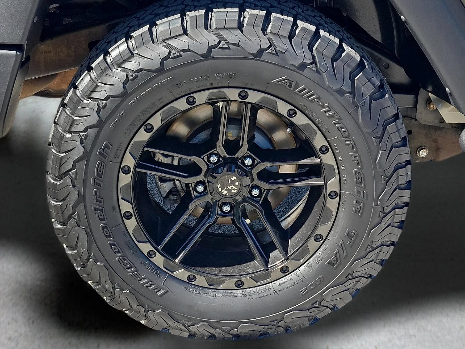 Used 2018 Jeep Wrangler Unlimited Sport w/ Connectivity Group AWD/4WD image 8