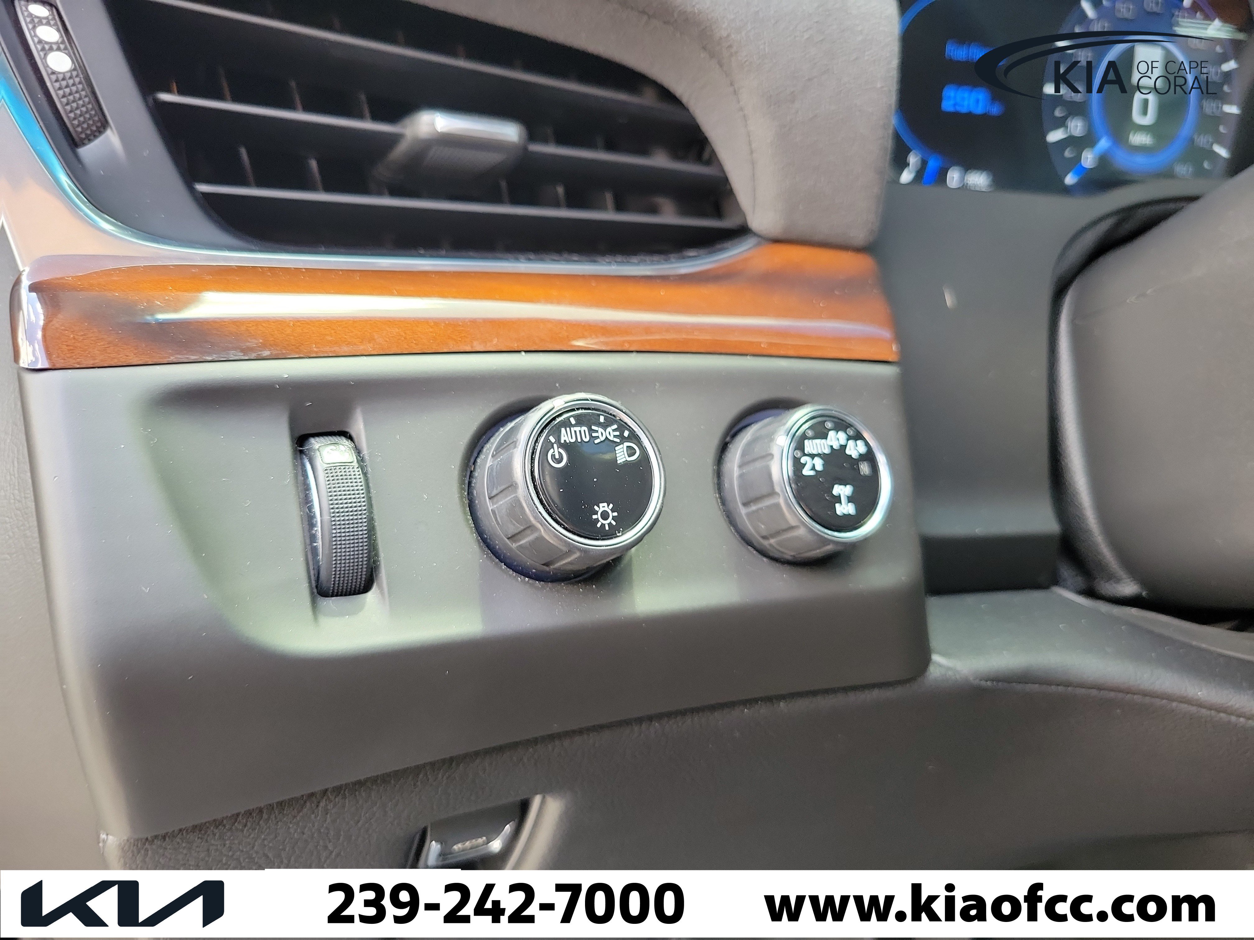 Used 2017 Cadillac Escalade Premium Luxury AWD/4WD image 26