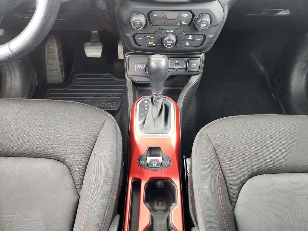 Used 2021 Jeep Renegade Trailhawk AWD/4WD image 17