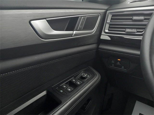 Used 2025 Volkswagen Atlas Cross Sport SE image 26