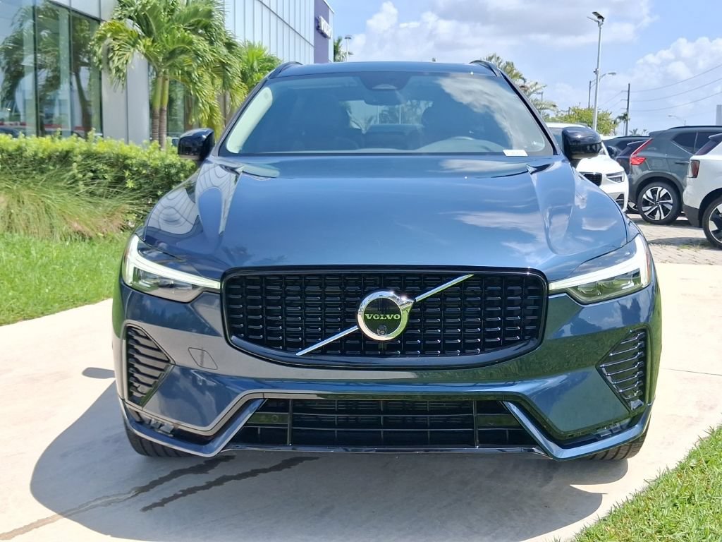 Certified 2024 Volvo XC60 B5 Plus AWD/4WD image 2