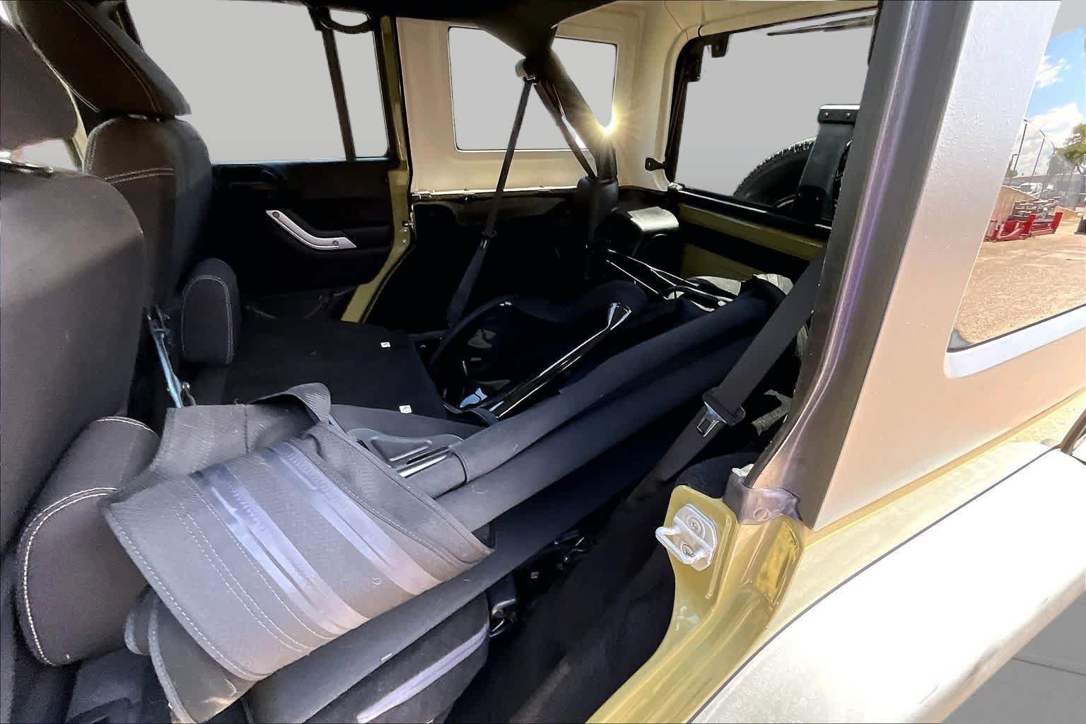 Used 2013 Jeep Wrangler Unlimited Rubicon w/ Connectivity Group AWD/4WD image 22